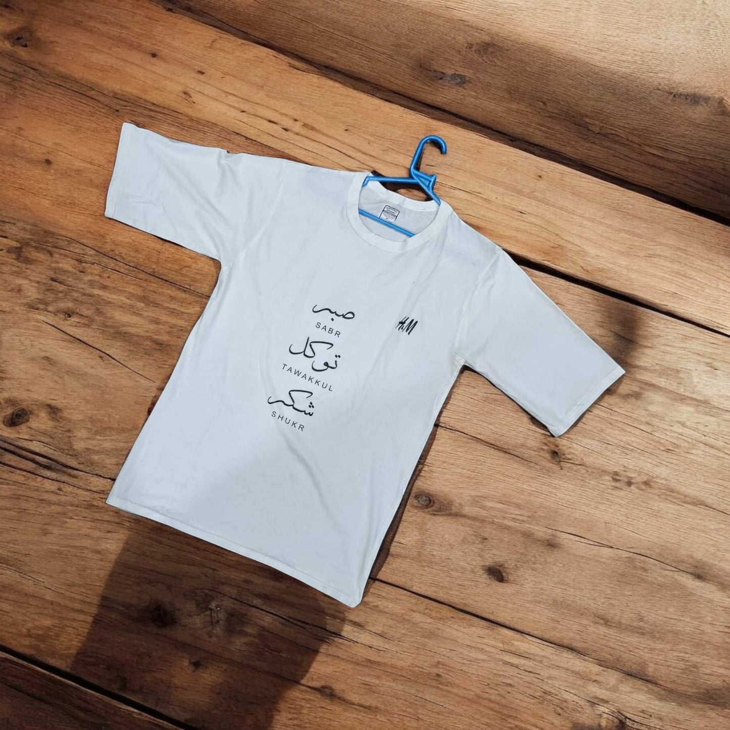 Men's White T-Shirt with Arabic Calligraphy – SABR, TAWAKKUL, SHUKR – Islamic Faith-Inspired Minimalist Tee for Patience, Trust & Gratitude